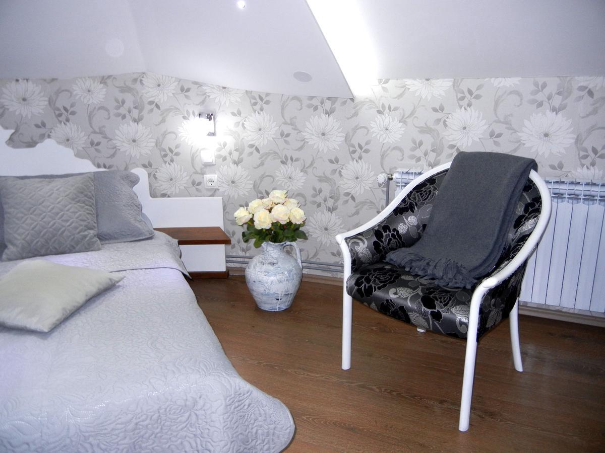 Villa Lucia - Apartments&Rooms Slavonski Brod Exterior foto
